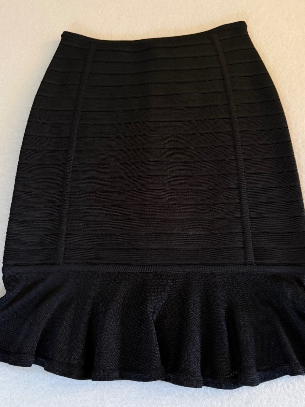 NWOT Herve Leger Paris Black Ribbed Bandage Skirt with Ruffle Trim Size XS